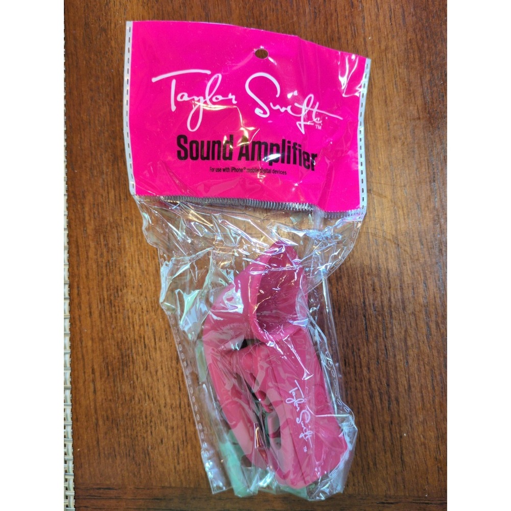 NEW SEALED TAYLOR SWIFT Red 2013 World Tour SOUND AMPLIFIER PHONE CASE